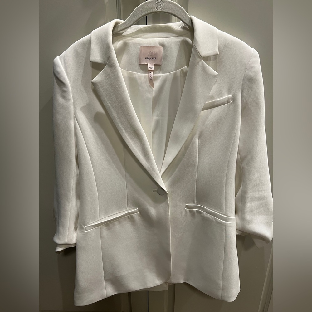 Brand new (no tags) cinq Sept khloe blazer size 2 white